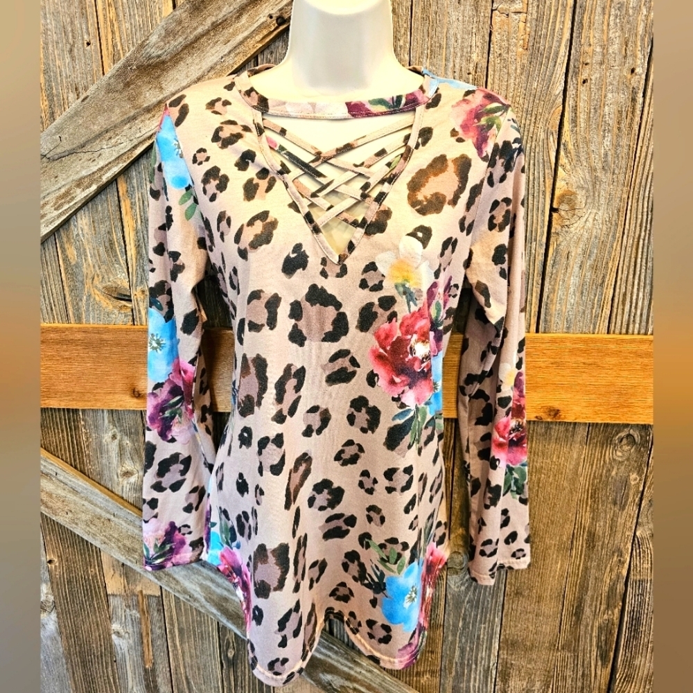 Southern Stitch Leopard Print Soft Stretch Small S EUC Long Sleeve Floral ^^